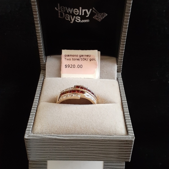 Ring - Picture 2 of 3